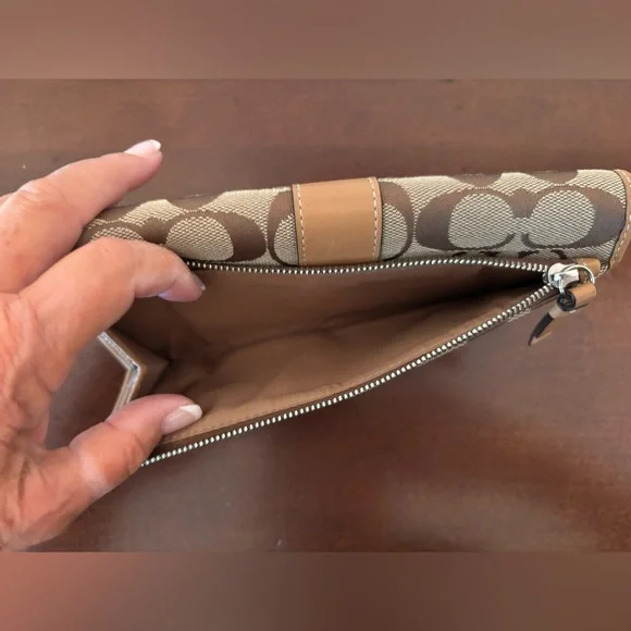 COACH Vintage Snap Closure Tri-Fold Wallet - Picture 6 of 12